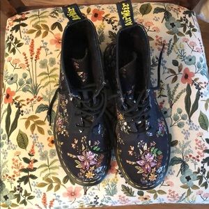 Floral canvas Dr Martens! Great condition!